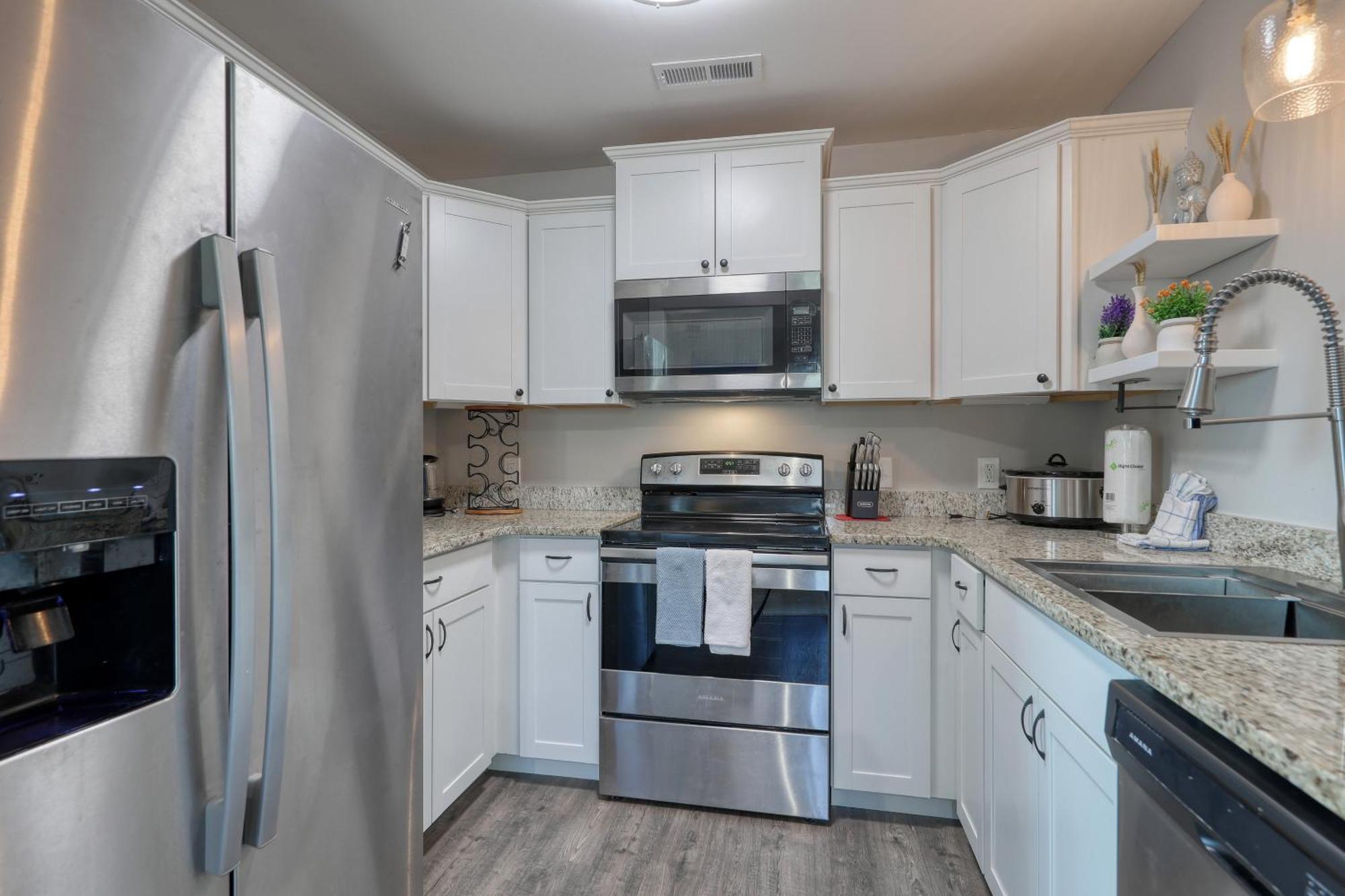 Вилла 1408 Perrin Dr, Unit A - Ocean Walk Sleeps 8 Миртл-Бич Экстерьер фото
